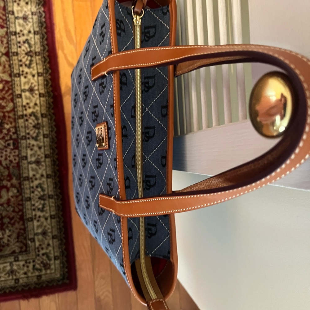 Dooney and Bourke BNWT Charleston Bag - Picture 4 of 4